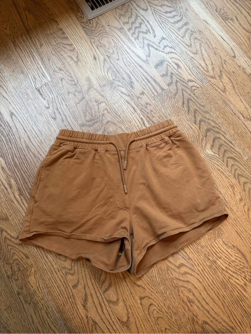 Richer Poorer pull on shorts. Size small.